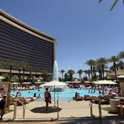 Red Rock Pool - Pool entrance
