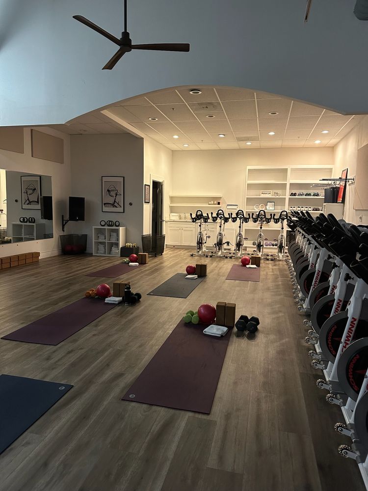Momentum Cycling Studio Logo