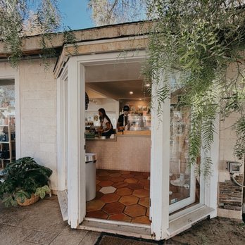 Jedidiah Coffee - Outside waiting area - Coffee & Tea Near Me - Laguna Beach, California