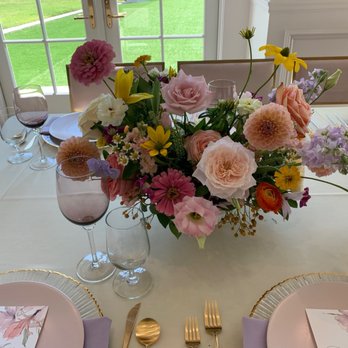 Event Stems Floral Design - Dinner table centerpiece - Floral Designers Near Me - Dallas, Texas Event Stems Floral Design - Dinner table centerpiece - Floral Designers Near Me - Dallas, Texas