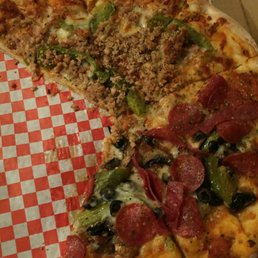 Mitad Lujo y mitad Salchicha y chiles morron. Salchicha/Sausage was goooood! Mitad Lujo y mitad Salchicha y chiles morron. Salchicha/Sausage was goooood!