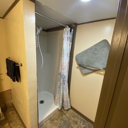 Fox’s Lodge and Marina - Cabin 5 Shower.