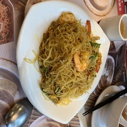 靠得住粥麵小館 - Singaporean noodles (with shrimp and beef)