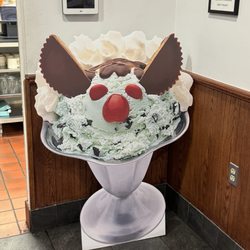 Friendly's - Inside decor