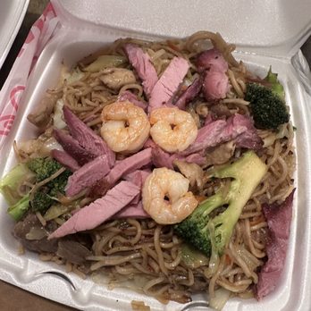 Ming Ho Kitchen - Combination chow mein - Chinese Near Me - Fresno, California