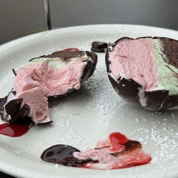 Il Farro - Spumoni Bomba heaven! - Italian Near Me - Newport Beach, California Il Farro - Spumoni Bomba heaven! - Italian Near Me - Newport Beach, California