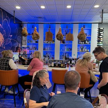 Bread & Vine - Cool ambience - French Near Me - Galena, Illinois