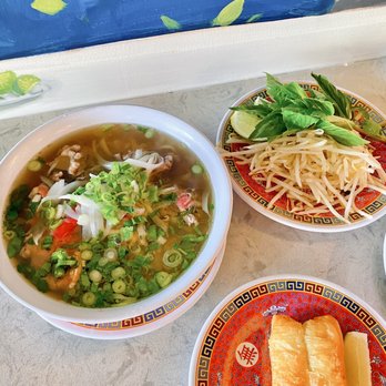 Sit lo Saigon - Pho Saigon with rare steak - Vietnamese Near Me - Elk Grove, California Sit lo Saigon - Pho Saigon with rare steak - Vietnamese Near Me - Elk Grove, California