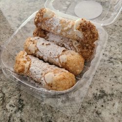 Holy Cannoli's - Fresh traditional cannoli and apples and cinnamon cannoli.