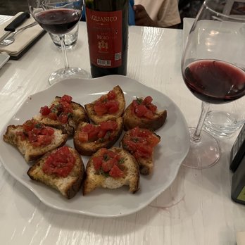 Il Ritrovo - Tomato bread appetizer - Seafood Near Me - Salerno, SA Il Ritrovo - Tomato bread appetizer - Seafood Near Me - Salerno, SA