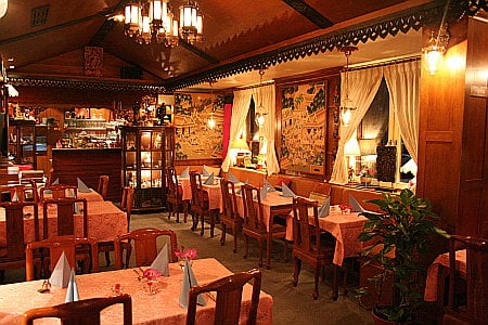 Rüen Thong Thai Restaurant by null