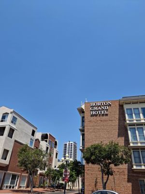 Horton Grand Hotel by null