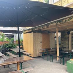 Fermac's Irish Pub & Restaurant - Biergarten/Butterscotch Lounge