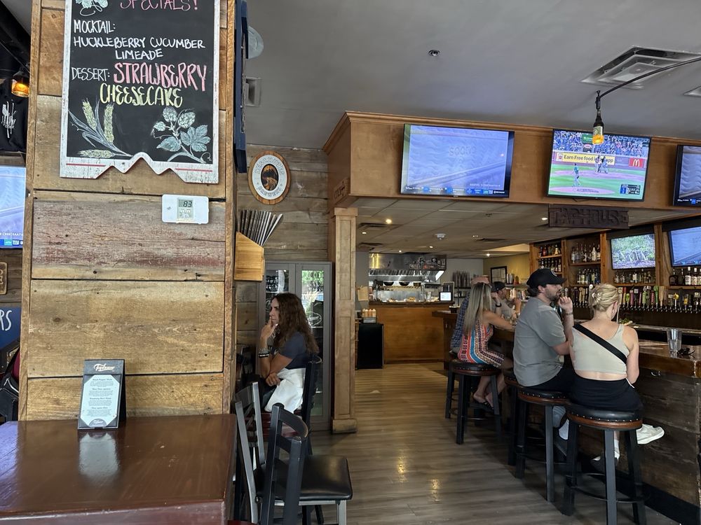 Taphouse Pub & Eatery - Boise