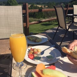 Mountainview Country Club - Breakfast with a view!