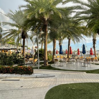 Circles Waterfront at Lands End Marina - Seafood Near Me - Apollo Beach, Florida