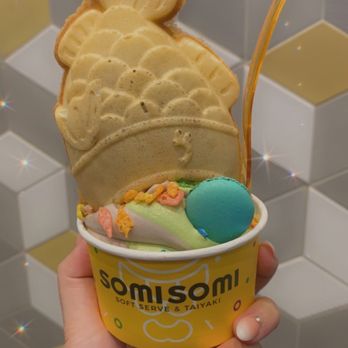 Somisomi - Matcha and cookies and cream with Nutella filling with macaroon topping and fruity pebbles - Desserts Near Me - Cupertino, California Somisomi - Matcha and cookies and cream with Nutella filling with macaroon topping and fruity pebbles - Desserts Near Me - Cupertino, California