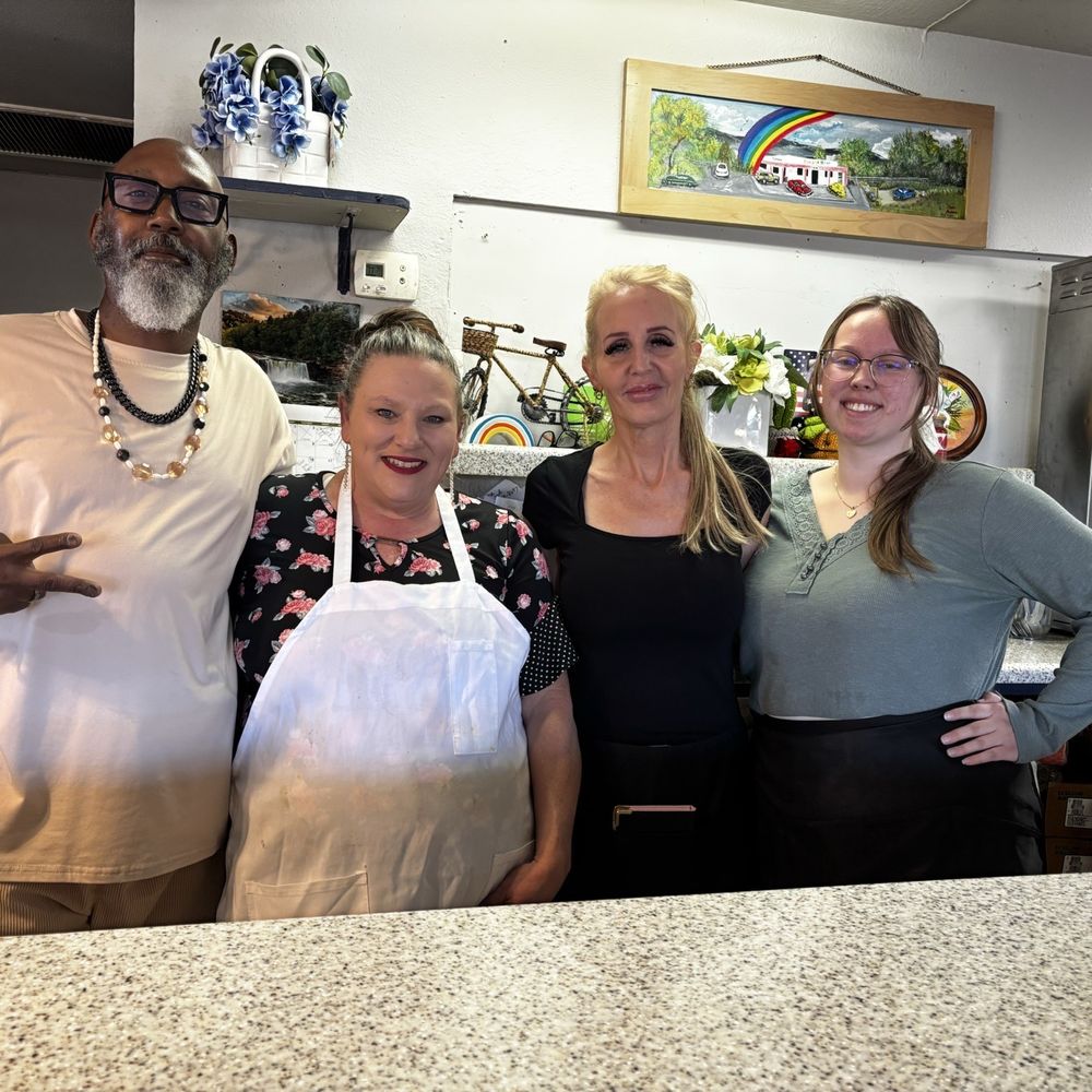 Rainbow Diner - Heather and Eric Parker owners of Rainbow Diner . Kim and V . - Comfort Food Near Me - Kingman, Arizona