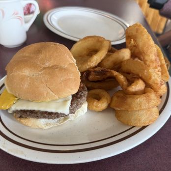 Three Seasons Cafe - Breakfast & Brunch Near Me - Manistique, Michigan Three Seasons Cafe - Breakfast & Brunch Near Me - Manistique, Michigan