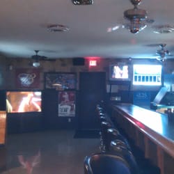 Greenleaf Inn - 3 tv's so you will never miss a game!