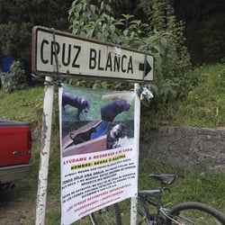Cruz Blanca - desde Calzada Desierto de los Leones se pueden ver letreros que indican la ruta hacia la población de Cruz Blanca.