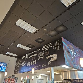 7 Stone Pizzeria - Pizza Near Me - West Des Moines, Iowa