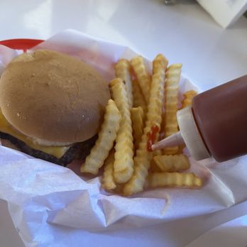 Robert's Frosty - Cheeseburger - American Near Me - Coarsegold, California
