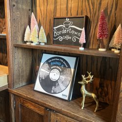 Bordertown Coffee - Decor