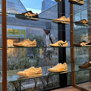 オニツカタイガー 表参道 - Updated December 2025 - 52 Photos