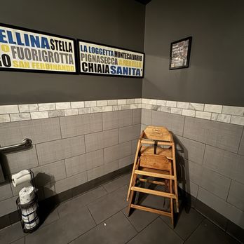 Doppio Zero Mountain View - Restroom with kids high chairs. - Pizza Near Me - Mountain View, California