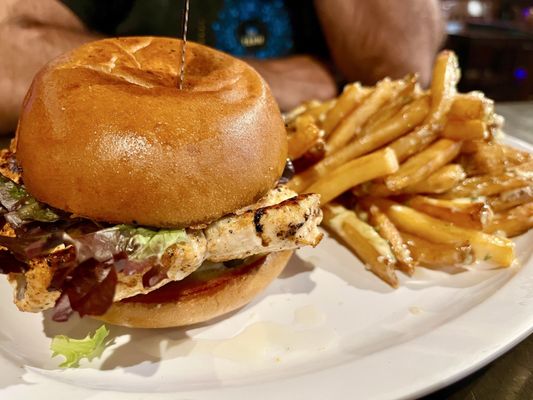 319 Broderick by null