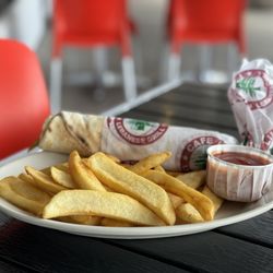Cafe Lili - Chicken sandwich and fries