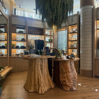 1 Hotel Seattle - Gift store area in lobby - Hotels Near Me - Seattle, Washington