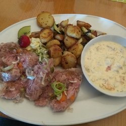 Forsthaus "Zur Prinzenhöhle" - Eisbeinsuelze mit Bratkartoffeln