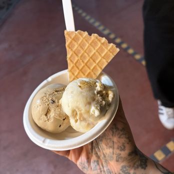 Jeni's Splendid Ice Creams - Double dough and gooey butter cake - Ice Cream & Frozen Yogurt Near Me - San Diego, California Jeni's Splendid Ice Creams - Double dough and gooey butter cake - Ice Cream & Frozen Yogurt Near Me - San Diego, California