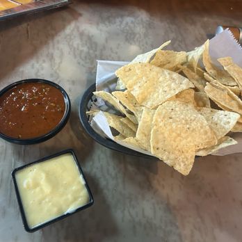 El Mexicano Grill - Complimentary Chips, Salsa, & cheese sauce - Mexican Near Me - Waxahachie, Texas