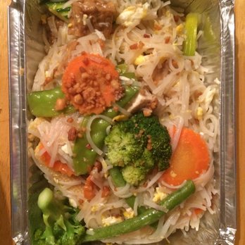 Lemon Thai Cuisine - Pad Thai with Tofu - tasted like fish and made me sick - Thai Near Me - Somerville, Massachusetts