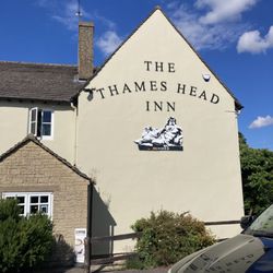 Thames Head Inn - Thames Head Inn as viewed from the parking lot