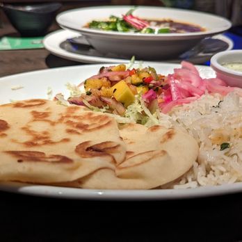 Mama Tigre - Basmati Rice, Naan, Onions, Salad with fruit and more onions - Mexican Near Me - Oakton, Virginia