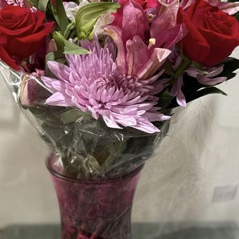 DBG Flowers - This is what was received - Florists Near Me - Madison Heights, Michigan DBG Flowers - This is what was received - Florists Near Me - Madison Heights, Michigan