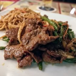 Shanghai Express - Wenig würzig: "Rindfleisch gebraten" (mit Zitronengras, Basilikum, Gemüse)