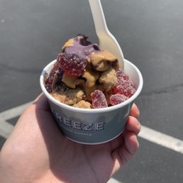 Acai freeze with gummy bears, cookie crumble, and almond butter Acai freeze with gummy bears, cookie crumble, and almond butter