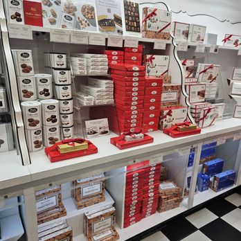 See's Candies - Chocolate box - Candy Stores Near Me - Sherman Oaks, California See's Candies - Chocolate box - Candy Stores Near Me - Sherman Oaks, California