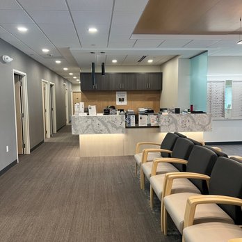 Milwaukee Eye Care - Optometrists Near Me - Bayside, Wisconsin