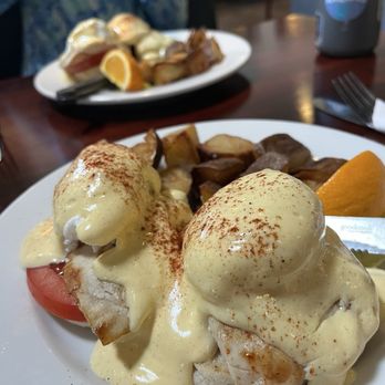 Colleen's At The Cannery - Mahi mahi eggs Benedict - Breakfast & Brunch Near Me - Haiku, Hawaii