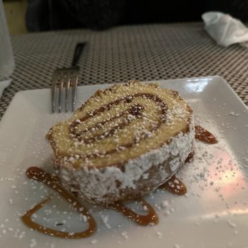 El Huarique Peruvian Kitchen - Sponge cake with dulce de leche - Peruvian Near Me - Culver City, California