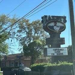Zaxbys - Sign stating it's temporarily closed