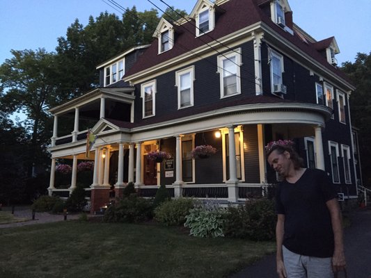 Carriage House Inn by null