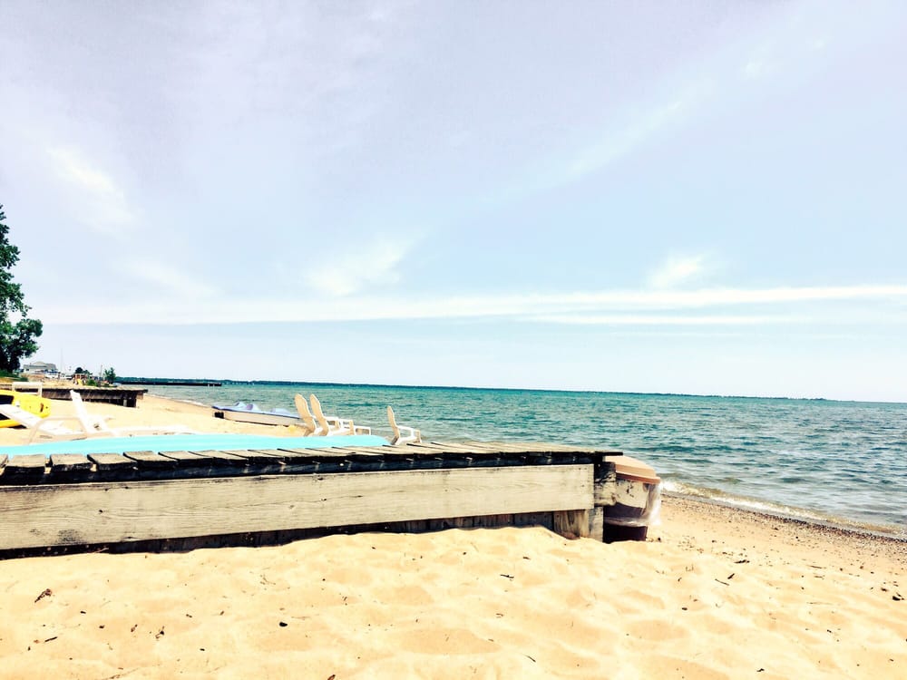 BAYVIEW RESORT Updated October 2024 21 Photos 1047 Bay Dr, Tawas