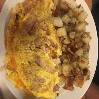 Sunset Grill - Meat lovers omelette - Breakfast & Brunch Near Me - Niagara-on-the-Lake, Ontario Sunset Grill - Meat lovers omelette - Breakfast & Brunch Near Me - Niagara-on-the-Lake, Ontario